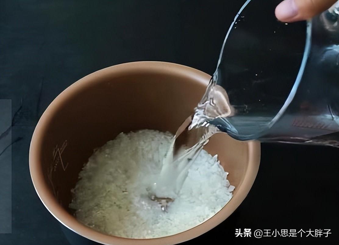 用碗蒸米饭怎么蒸多长时间，用碗蒸米饭怎么蒸（蒸米饭只添水就错了）