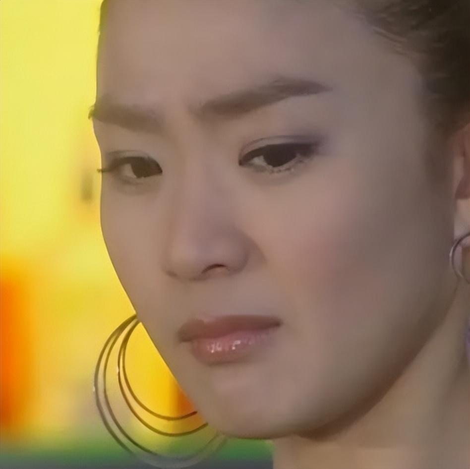 1,女二号欧雅若这个角色塑造得非常成功,把人性中那种最隐秘却最真实