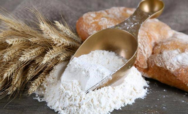 蛋糕粉是低筋面粉吗，懒人蛋糕10秒学会（要分清高筋、中筋、低筋）