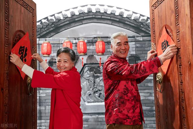 什么时候贴春联，2023年兔年什么时候贴春联好（什么时间贴春联最好）