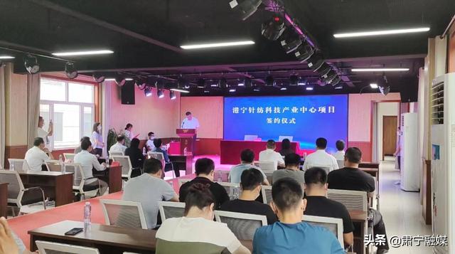 阿尔皮纳袋鼠什么档次，阿尔皮纳袋鼠和袋鼠是一个牌子吗（我县再签约针纺龙头企业）