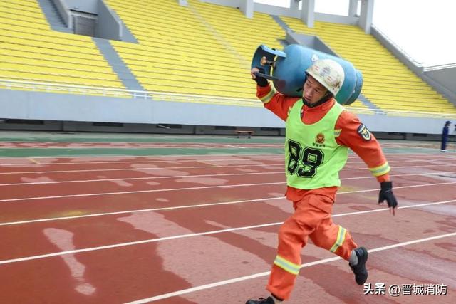 公主抱的正确姿势，单手公主抱的正确姿势（蓝朋友的四种“抱”法）