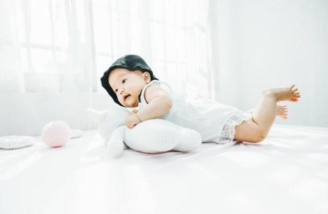 未满月婴儿肠胀气怎么办快速解决，未满月婴儿肠胀气怎么办（导致宝宝2月哭闹的“肠胀气”）