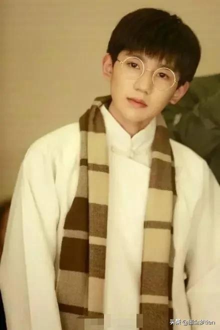 qq头像男生墨镜，戴墨镜的帅哥头像微信（当男星们戴上眼镜）