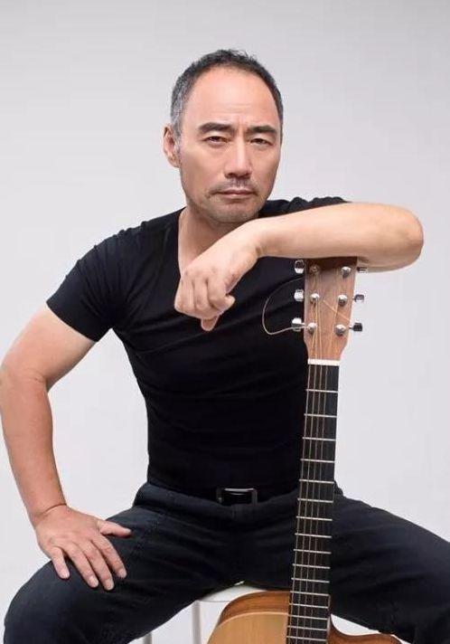 旭日阳刚资料，旭日阳刚的旭日阳刚（旭日阳刚：从地铁站唱到了央视）