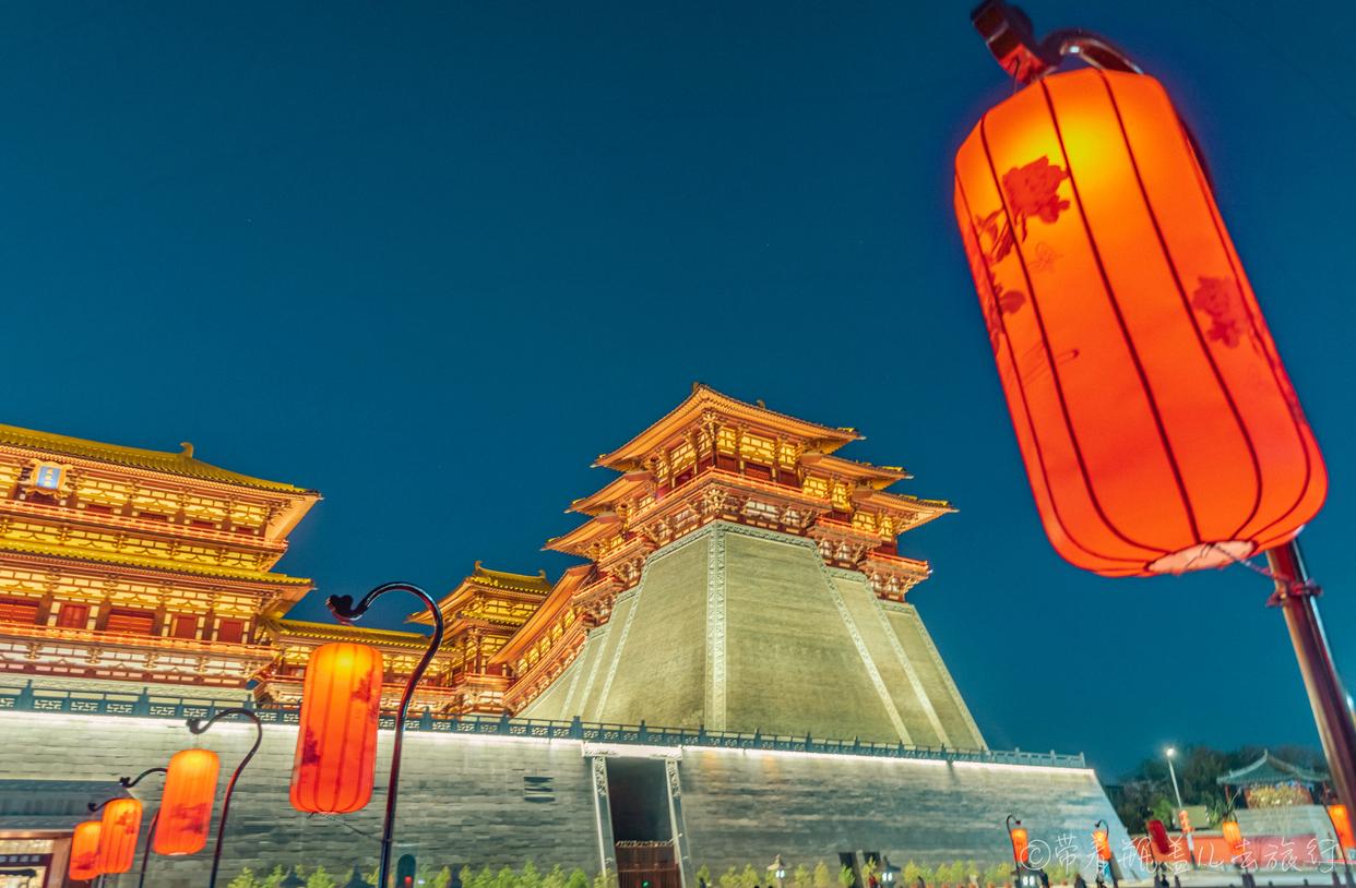 早上起来吃一碗洛阳的特色早点,乘坐公交车前往白马寺,市区到白马寺公