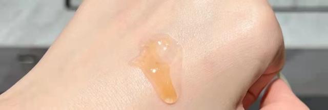 兰蔻肌底液的功效，兰蔻精华肌底液怎么用（全网都在夸的3款大牌“抗老精华”优缺点）