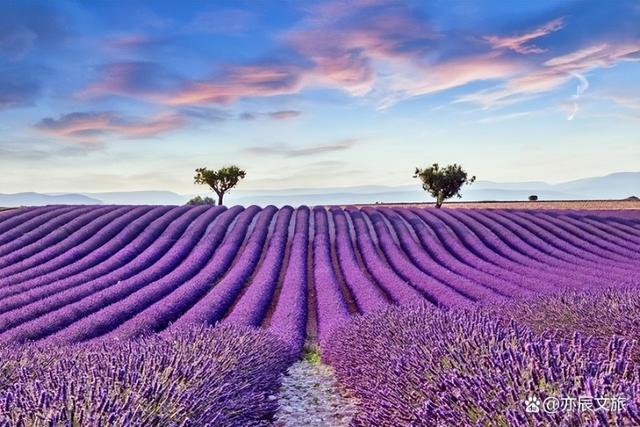 法国著名旅游景点，法国十大最好玩的旅游景点（法国15个最佳旅游景点）