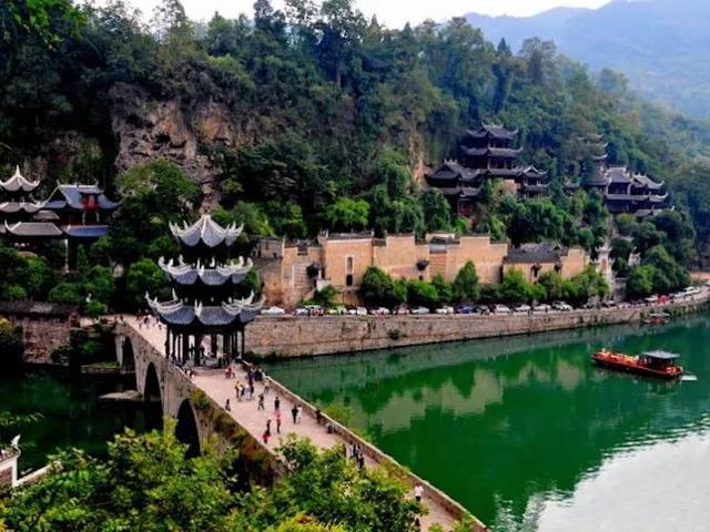 红河旅游攻略，云南红河旅游（云南红河州十二大旅游景点）