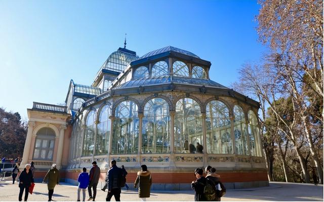 松江月湖雕塑公园，又有大批人涌入松江（耗资500万打造一厕所迅速出圈）