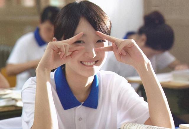 “取向成谜”周冬雨：曾当众内涵马思纯，后与王菲女儿关系引非议