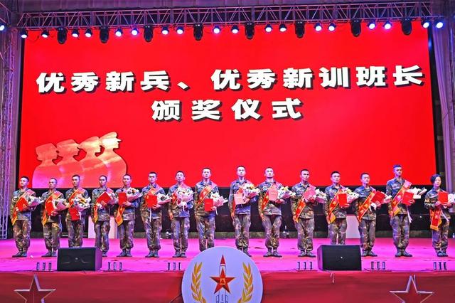 送新兵祝福语简短，家人送新兵祝福语简短（这份临别赠礼有点“硬”）