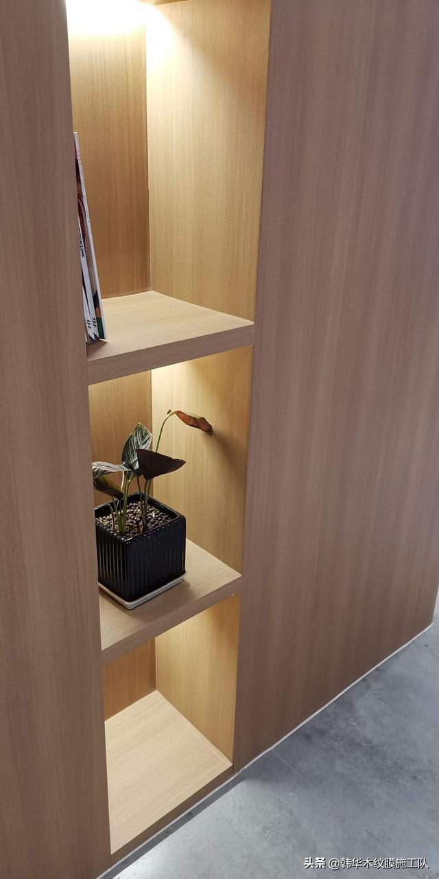 贴膜方法，贴膜教程手机钢化膜（柜子贴木纹装饰膜需要注意的细节—PVC贴膜方法）