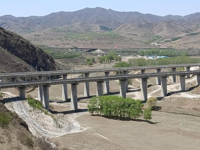 乌兰察布旅游景点，乌兰察布旅游必去十大景点（乌兰察布周边都有哪些好玩的地方）