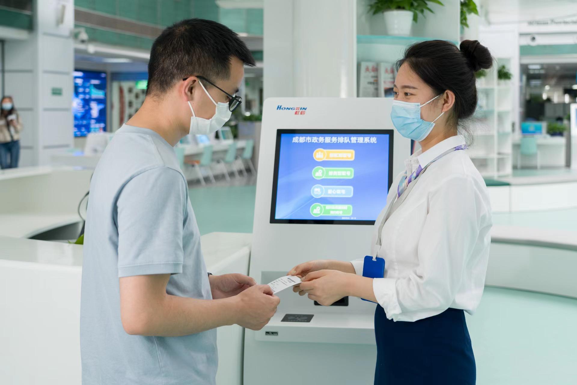 成都律师免费咨询电话（从市民打12345热线点赞看成都政务服务之变）