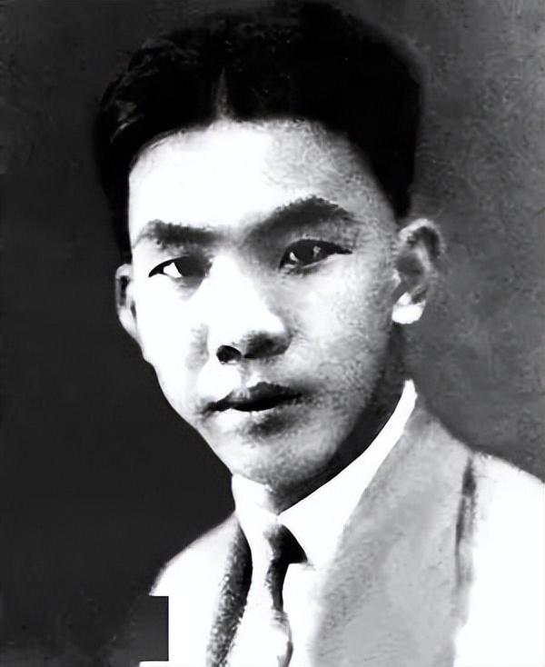 余光文的人物简介，余光中的简介与生平事迹（中国人民革命摄影事业的奠基人）