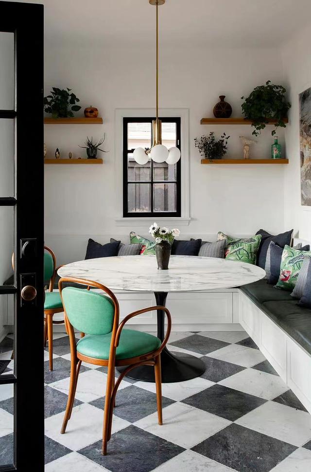 地中海风格家具，地中海风格家具怎么样（一个美丽舒适的美式豪宅）