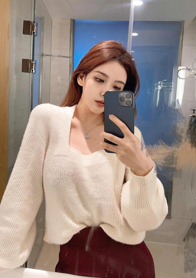 那些振奋人心的英雄联盟解说，英雄联盟赛事美女解说冯雨