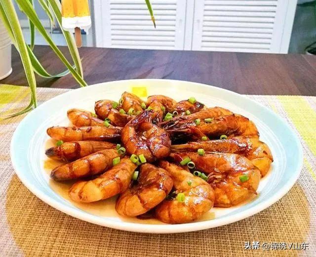 家庭年夜饭菜谱，家庭年夜饭菜谱推荐（10道精选年夜饭菜谱,道道经典,寓意吉祥,快收藏）