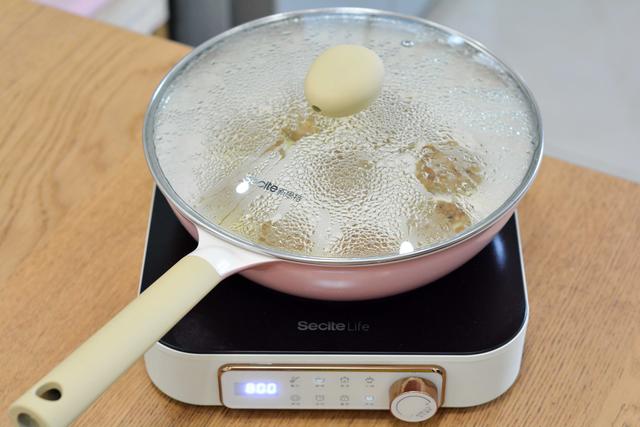 马蹄肉饼怎么做好吃，马蹄肉饼汤怎么做好吃（用猪肉和荸荠做肉饼）