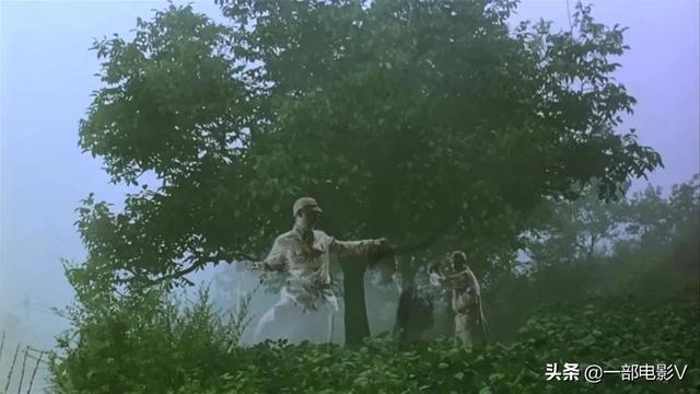 大块头有大智慧断头照，大块头大智慧。后面孙果把李凤怡的头砍掉了（由神作变烂片的电影《大块头有大智慧》）