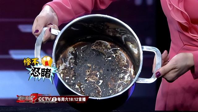 锅烧糊了上面黑的怎么去掉，清除锅底糊焦黑小窍门（不锈钢锅烧焦了）