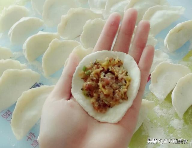 羊肉饺子馅配方窍门，羊肉饺子馅怎样调制（掌握好“一放两不放”的调馅技巧）