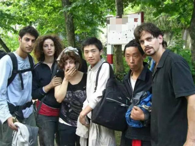 地震中的感人故事，地震感人故事（四川男孩救以色列女孩）