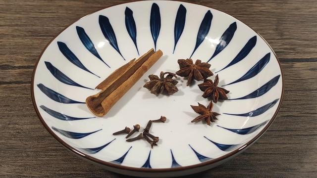 煲母鸡汤的方法，煲母鸡汤的方法与步骤（牢记“3放3不放”搭配）