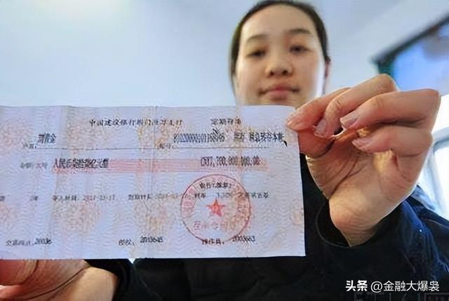 信用卡和银行卡一样吗，信用卡和银行卡有什么区别（“有本子”和“无本子”有什么区别）