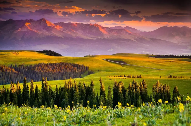 新疆的旅游景点，新疆的旅游景点介绍作文（新疆7大自驾游线路）