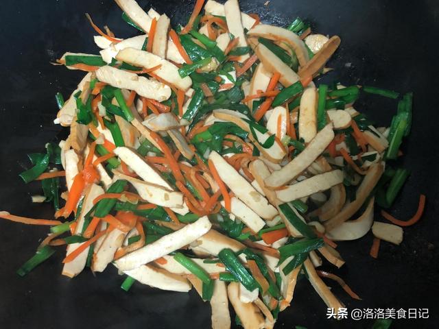 干炒韭菜怎么做，干煸韭菜的做法（大火快炒满屋飘香）