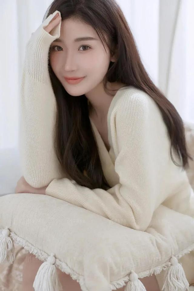 顶天立地的拼音，顶天立地的拼音怎么写（赏美女·学成语）