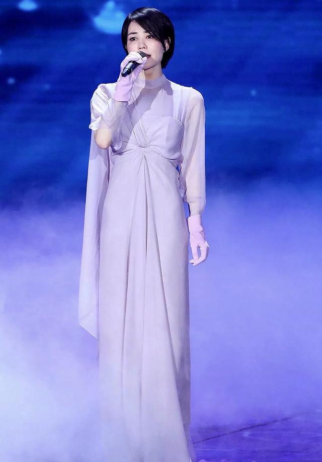 今年流行什么颜色，今年染发流行什么颜色2019（2022年度流行色都出来了）