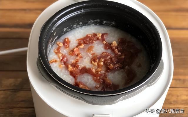 瘦肉粥怎么做好吃又营养丰富，瘦肉粥怎么做好吃呢（肉丝软嫩不腥）