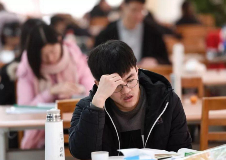 张雪峰哪个学校研究生（张雪峰表示考研大多是）