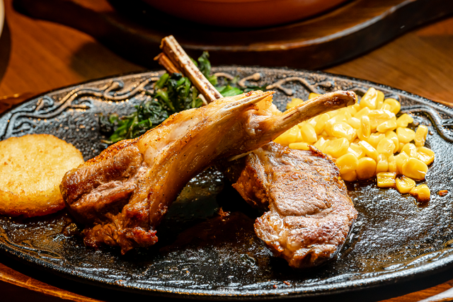 左刀右叉还是左叉右刀，左刀右叉还是左叉右刀（别再问萨莉亚，有没有倒闭了）