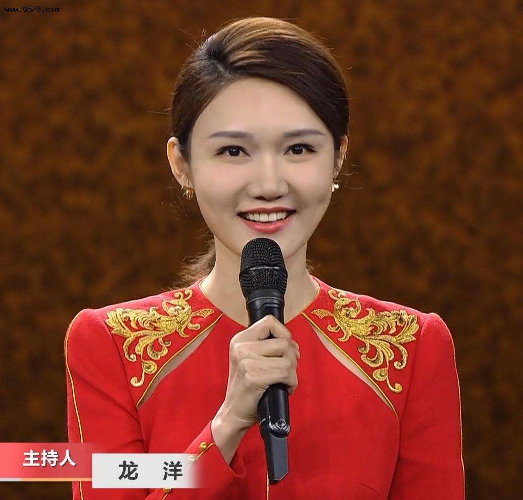 cctv5主持人(cctv5男主持人后腰纹身)