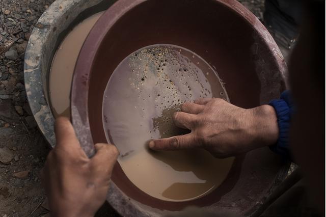 蒙古和中国的关系怎么样，蒙古国跟中国的关系（有3%的老百姓在拿命淘金）