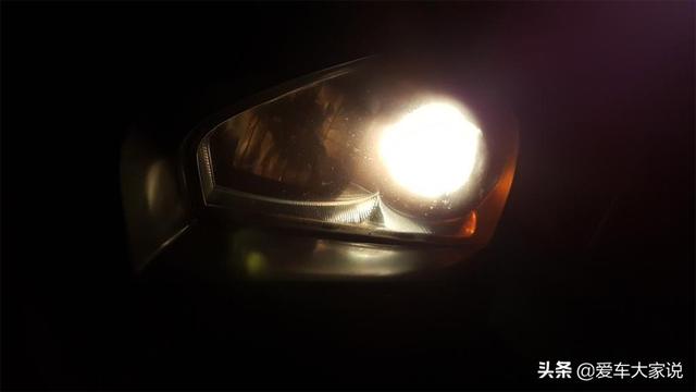 远光灯近光灯怎么开，晚上开车用近光灯还是远光灯（关于车灯的9个冷知识）