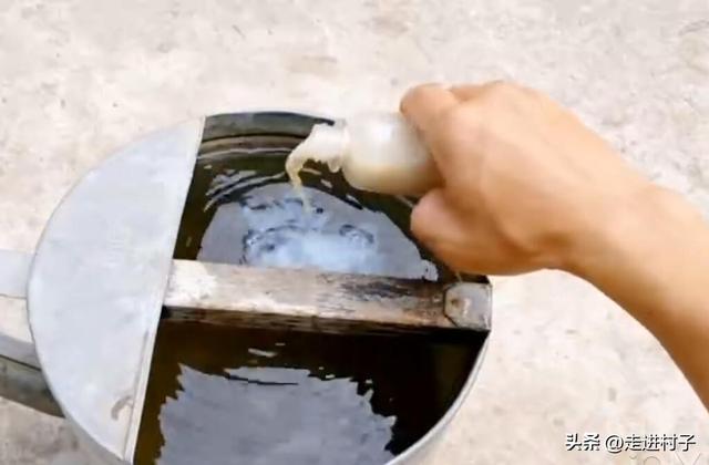 生根粉可以直接撒在土壤里吗，生根粉直接撒土里浇水行吗（生根粉这样搭配，7天根系茂密）