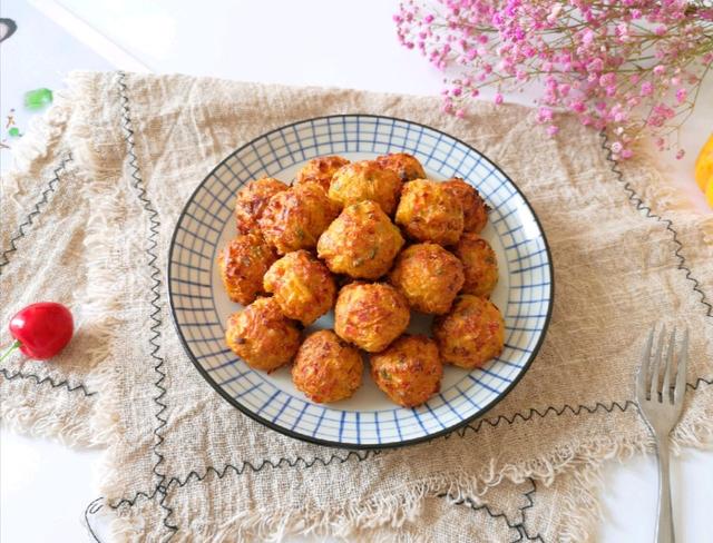 空气炸锅炸丸子，空气炸锅怎么做牛肉丸好吃（自制胡萝卜丸子）