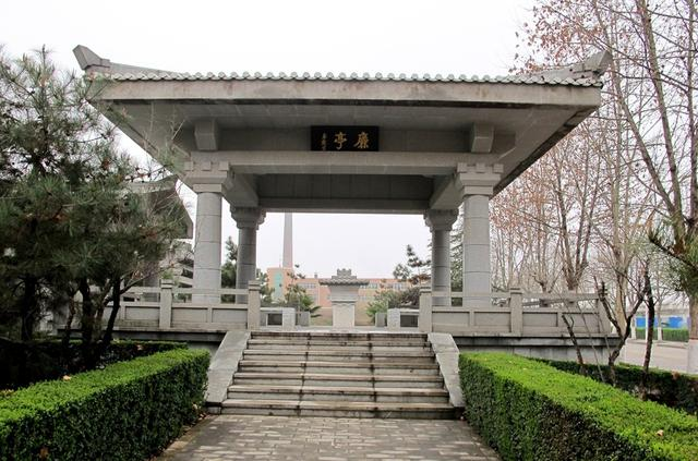西安的大学有古墓的都有哪些，西安的大学有古墓的都有哪些（西北政法大学挖出古墓）