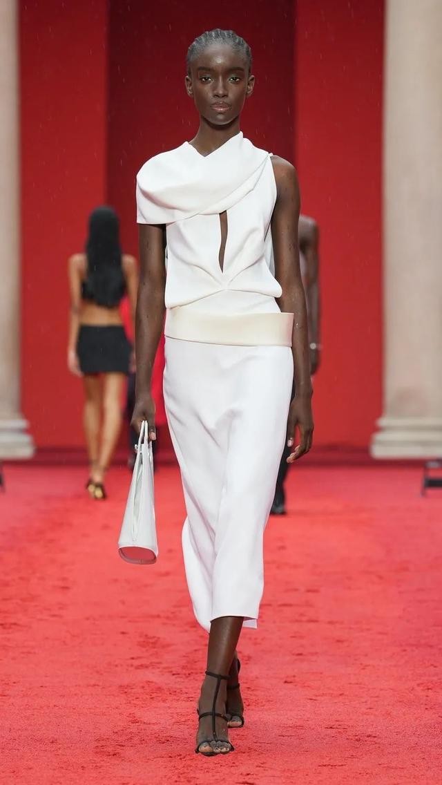 element是什么牌子，ELEMENT是啥牌子的电视（95岁的FERRAGAMO）