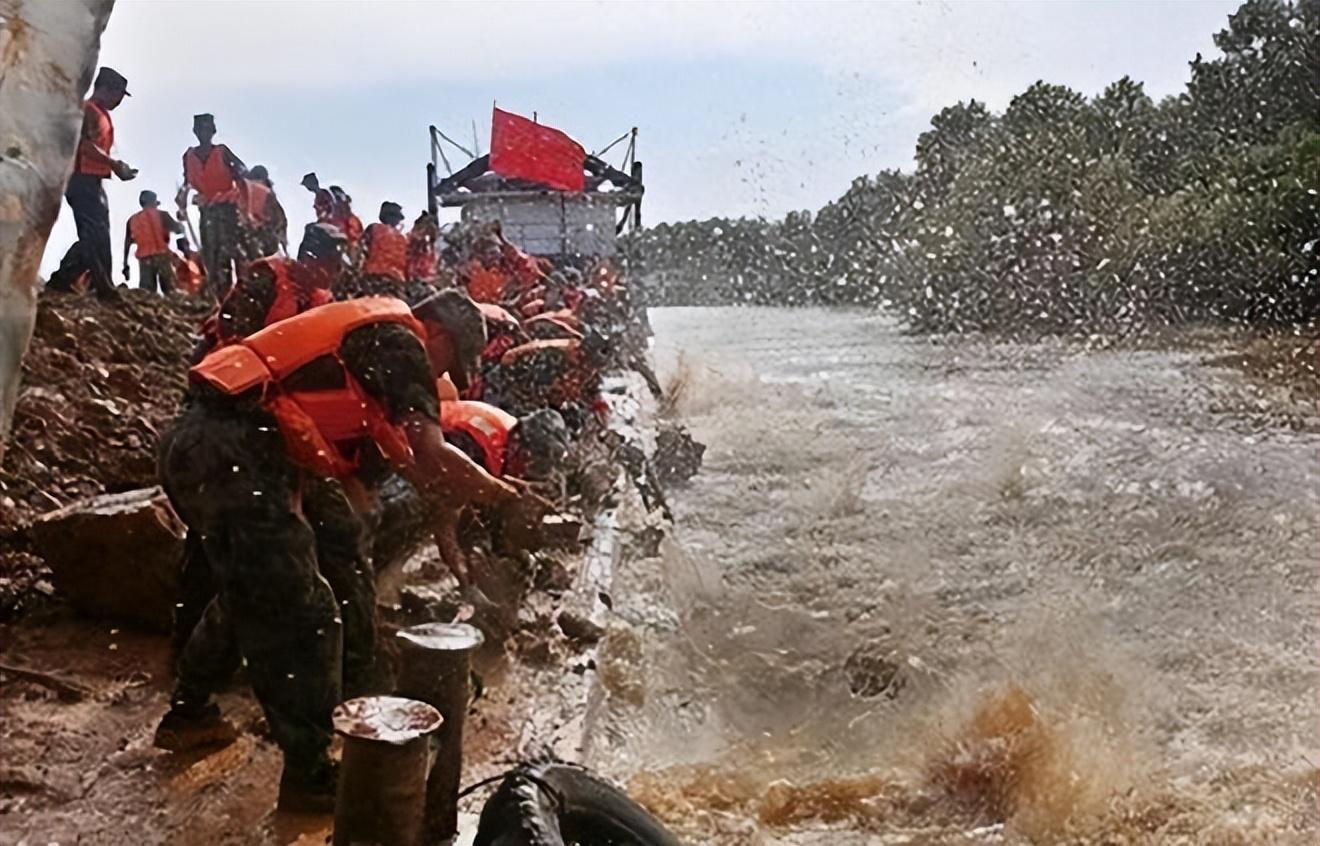 抗洪救灾的故事(1998年特大洪水) - 火句子