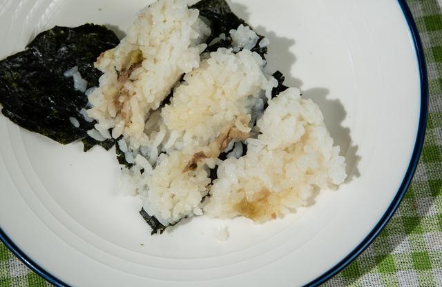 普通的饭团怎么做，普通的饭团怎么做视频（可能是最快吃一顿饭的方式）