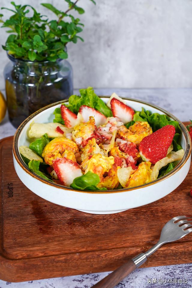 炸虾尾巴怎么做，油炸虾尾怎么做（基围虾新做法，味道回味无穷）