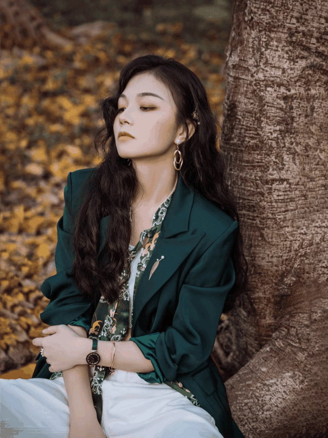 圆脸适合什么眼镜，圆脸适合什么眼镜框女（不同脸型适合什么样的配饰）