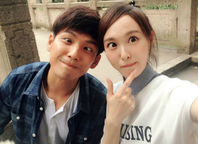 因杨颖“身价暴跌”，隐婚生子还装单身，48岁的钟汉良冤不冤？