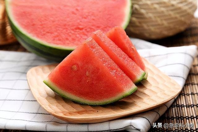 感冒可以吃西瓜吗，咳嗽可以吃西瓜吗（爱吃西瓜的人注意了）